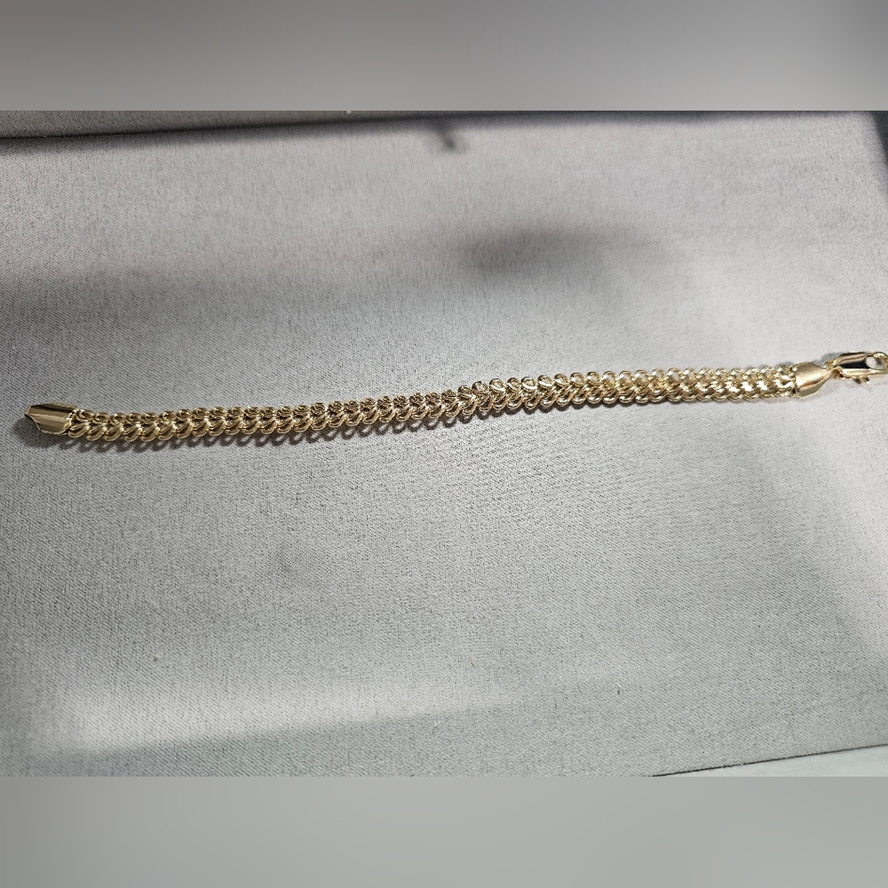 Elegant Gold Bracelet